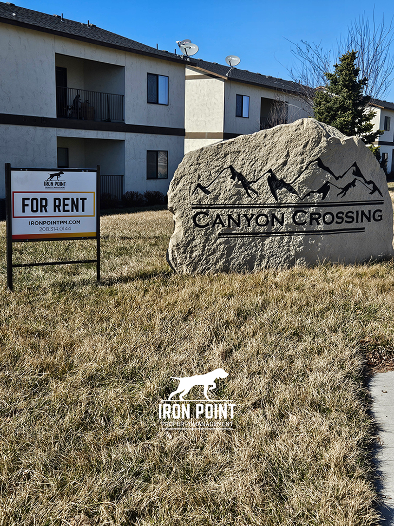 Caldwell Apartment: 522 Rooster Ln
