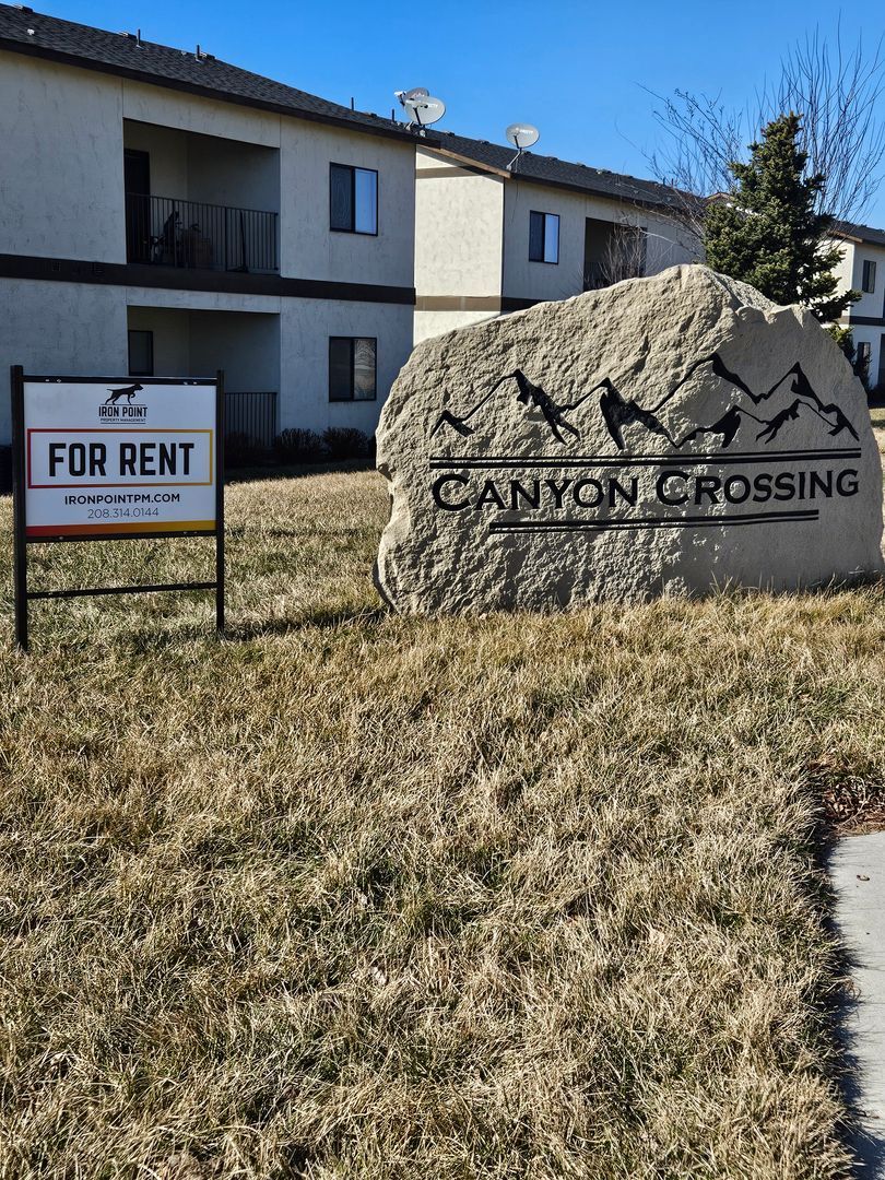 Caldwell Apartment: 522 Rooster Ln