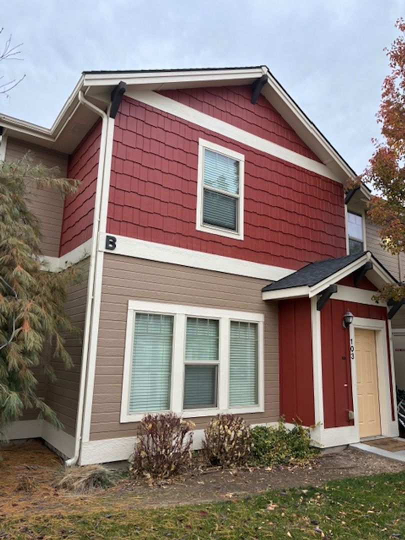 Meridian Apartment: 1530 W. Ann Taylor St.