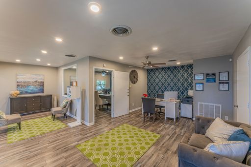 South Crest Apts: Updated Dallas Apartments in Quiet Area - ALL BILLS PAID!! – photo 1
