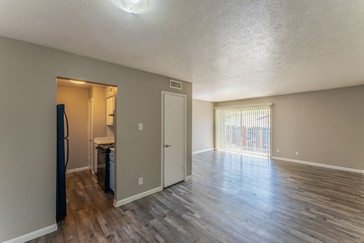 South Crest Apartments – photo 1