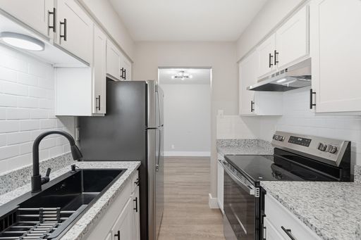South Crest Apts: Newly Renovated Dallas Apartments in Quiet Area! ALL BILLS PAID!! – photo 1