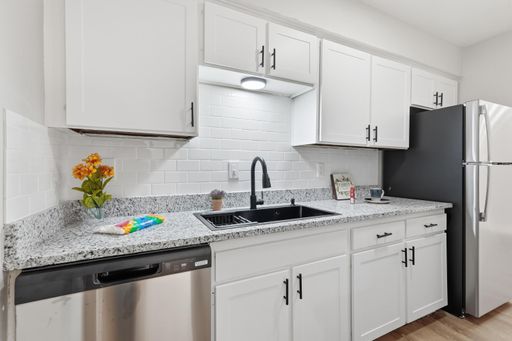 South Crest Apartments – photo 1