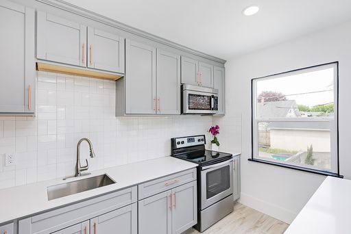 Maple Apartments: Charming Farm Style, Fully Renovated 1 Bed / 1 Bath