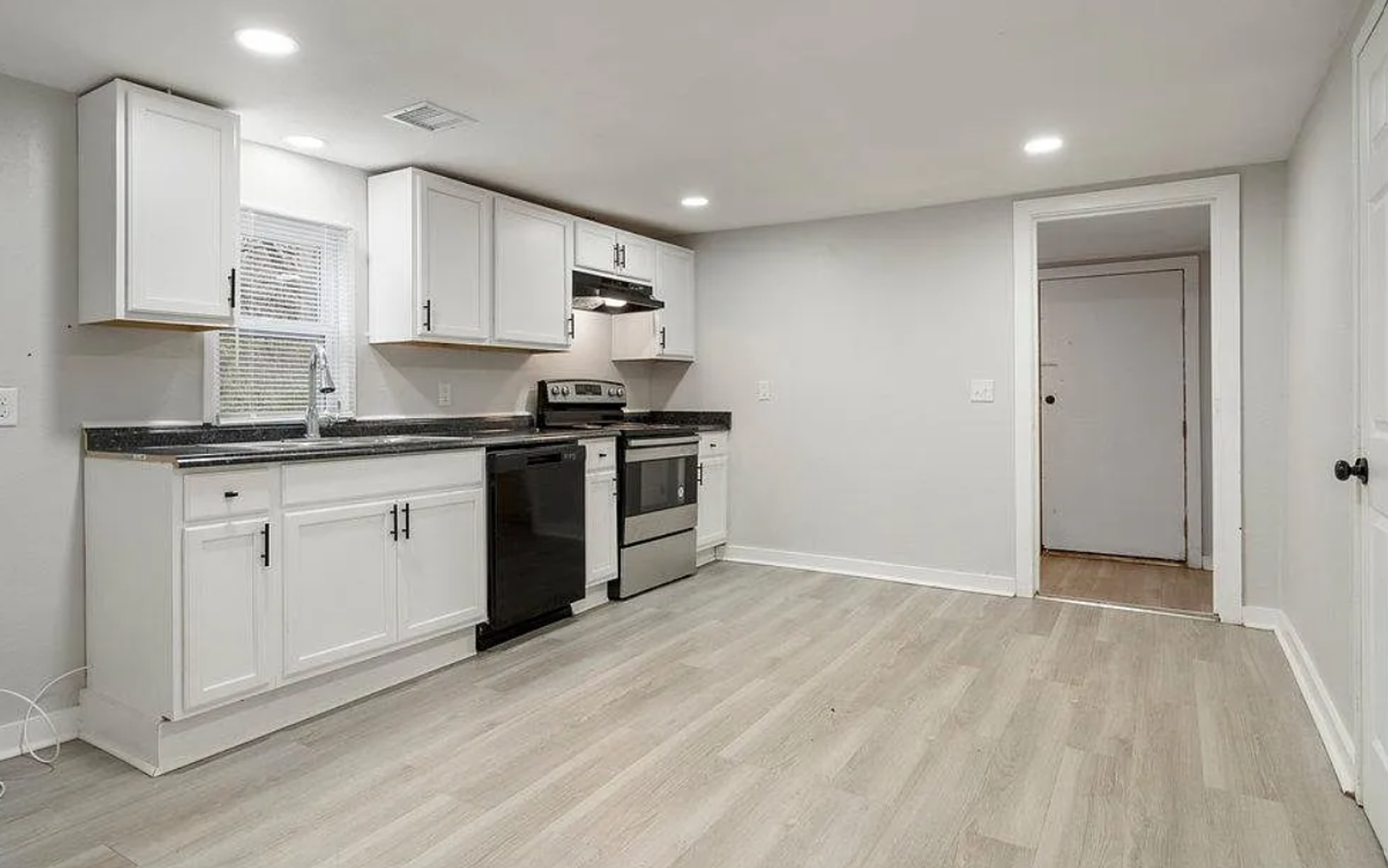 Sand Springs House: 1103 N Franklin Avenue West