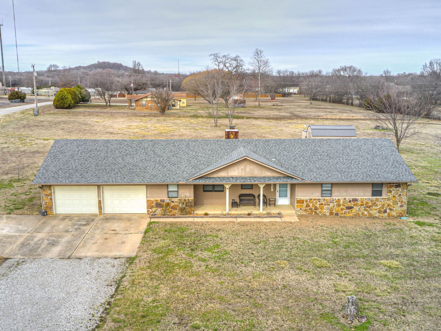 Coweta House: 33037 E 148th St S