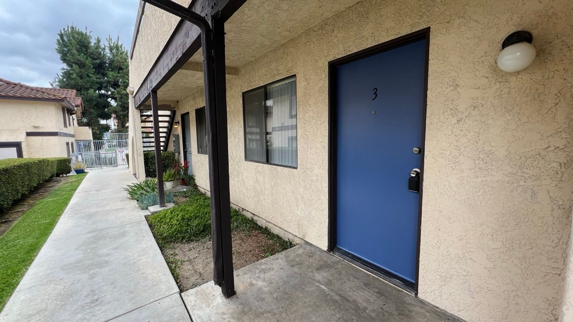 La Habra Apartment: 881 W. La Habra Blvd