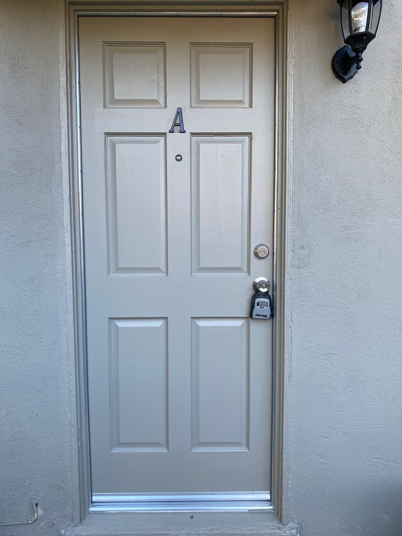 Pasadena Apartment: 134 N Oak Ave