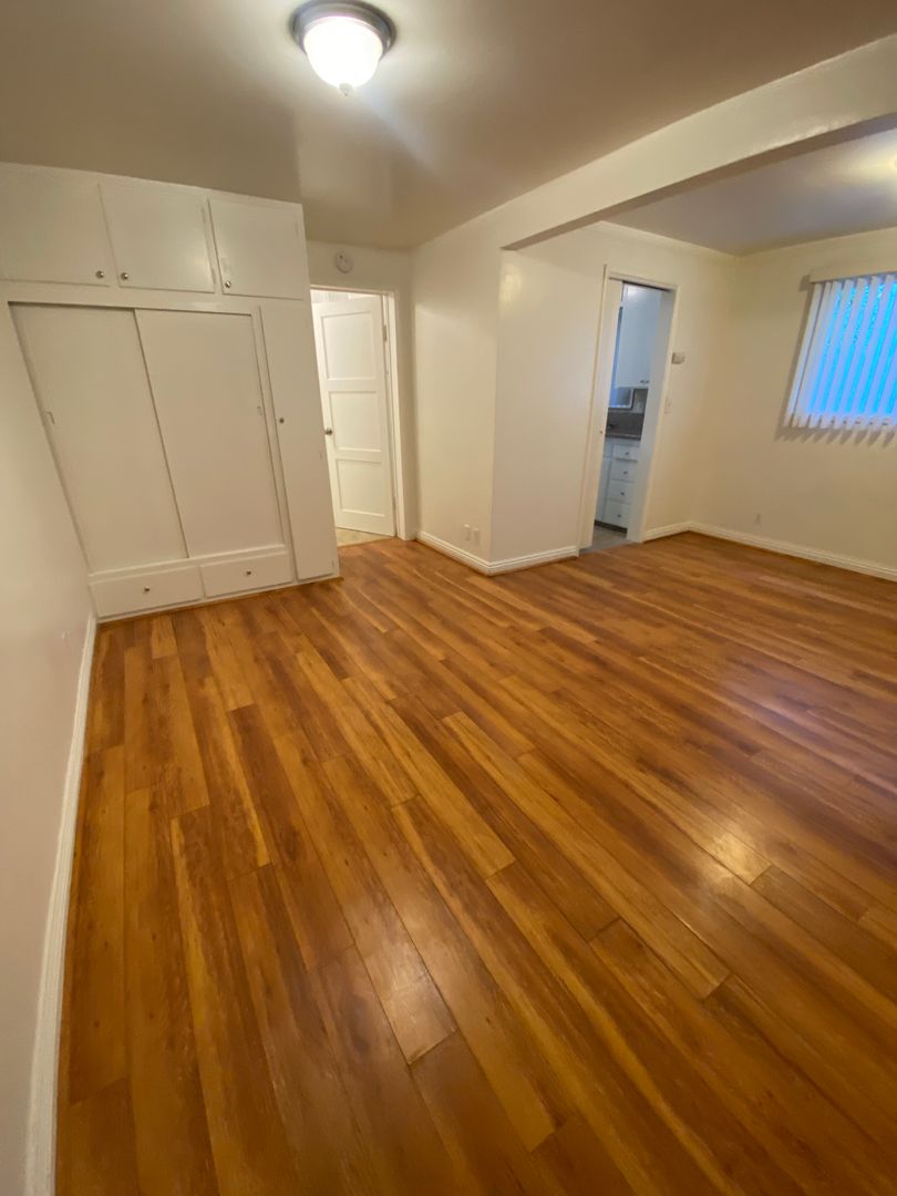 Pasadena Apartment: 134 N Oak Ave