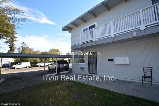 A Nice 2 Bedroom and 1.5 Bath townhome – photo 1
