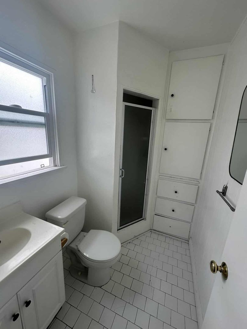 Manhattan Beach Apartment: 312 Rosecrans Ave.