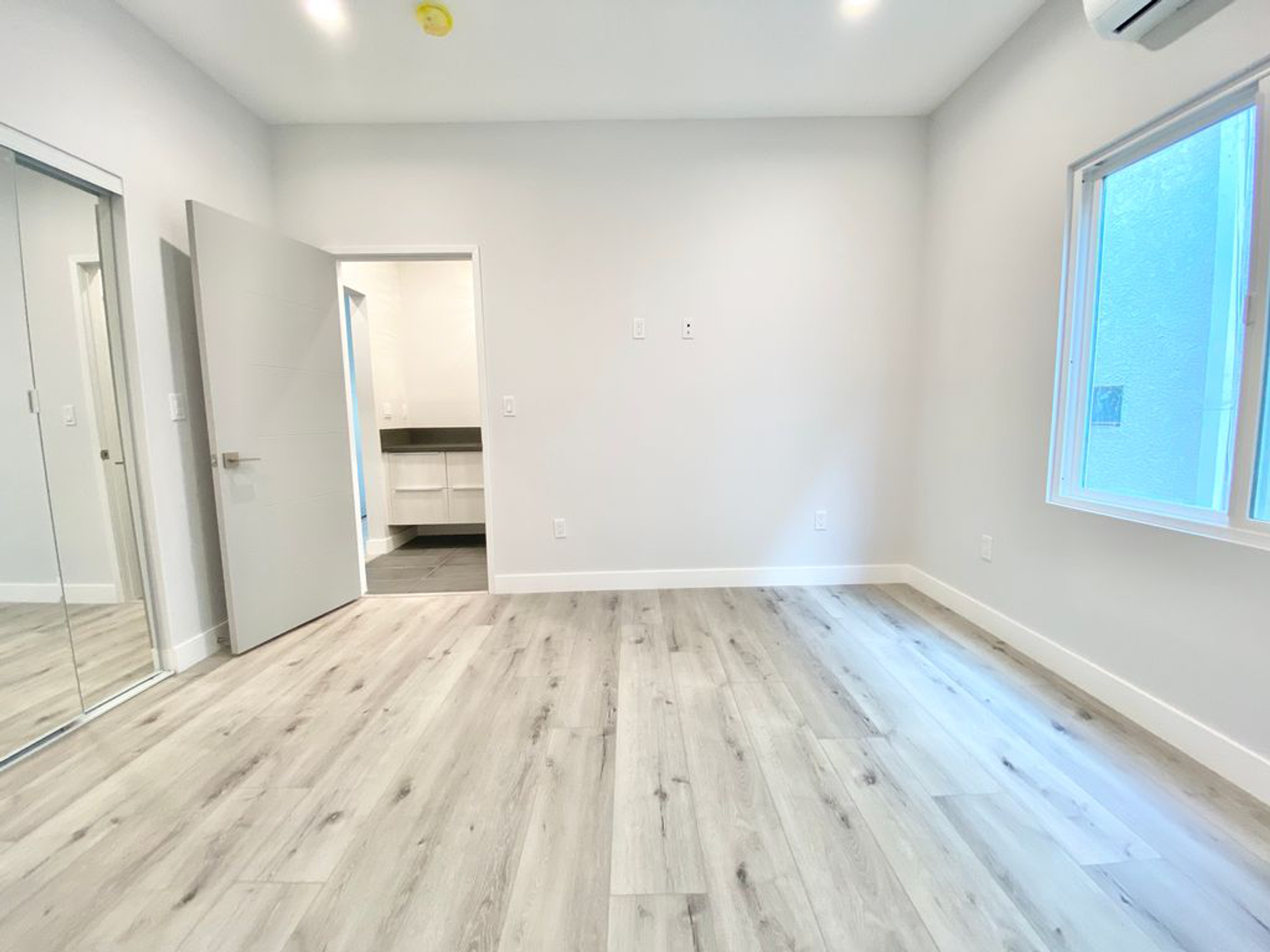 N Swall Apartments 3 of 12