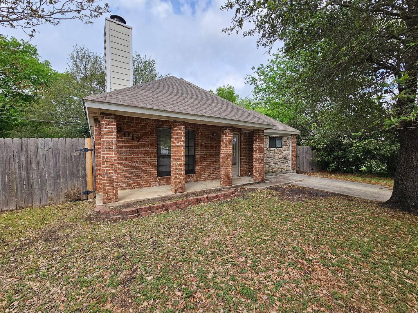 Killeen House: 2017 Dickens Drive