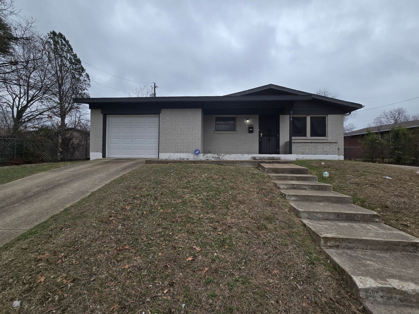 Killeen House: 904 Santa Rosa Drive