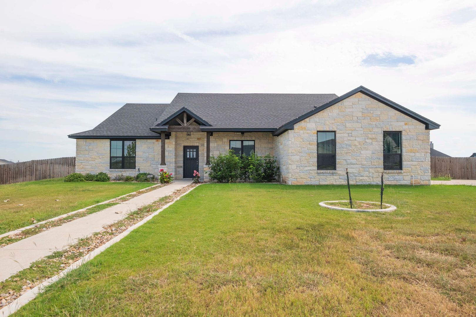 Salado House: 5407 Hollow Ranch Court