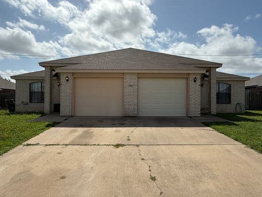 BRAND NEW CARPET & RENT REDUCTION - COMING SOON! – photo 1