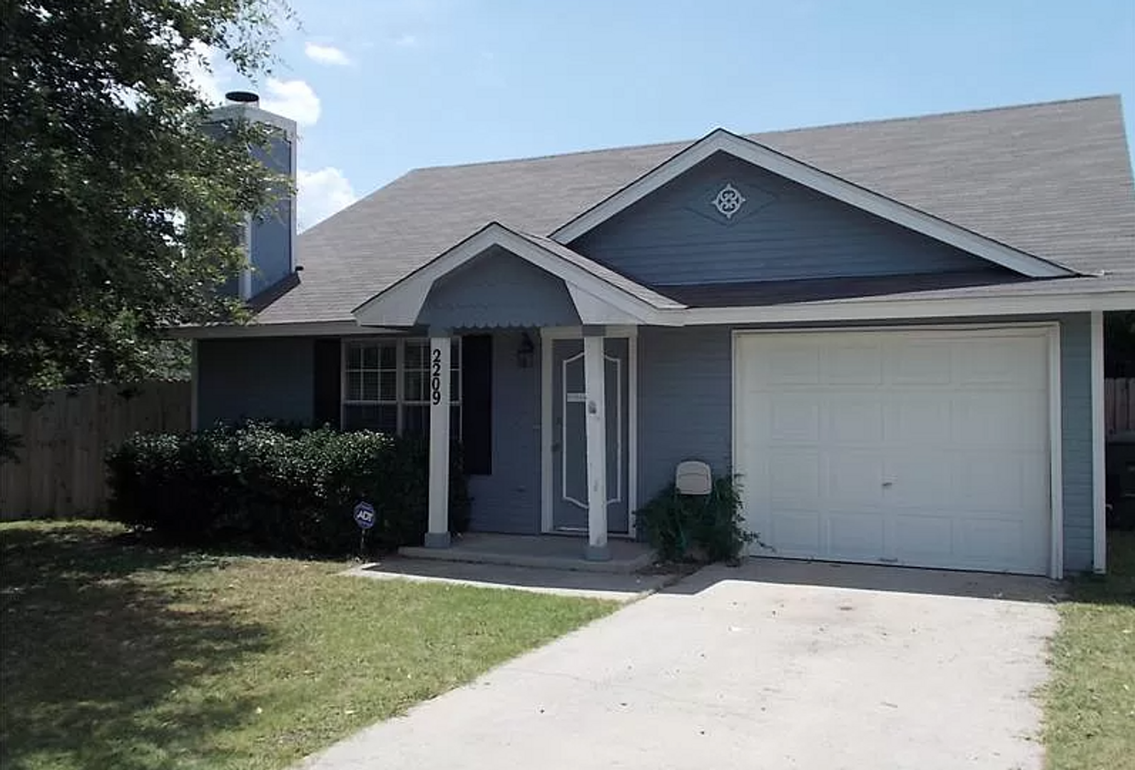 Killeen House: 2209 Dickens Drive