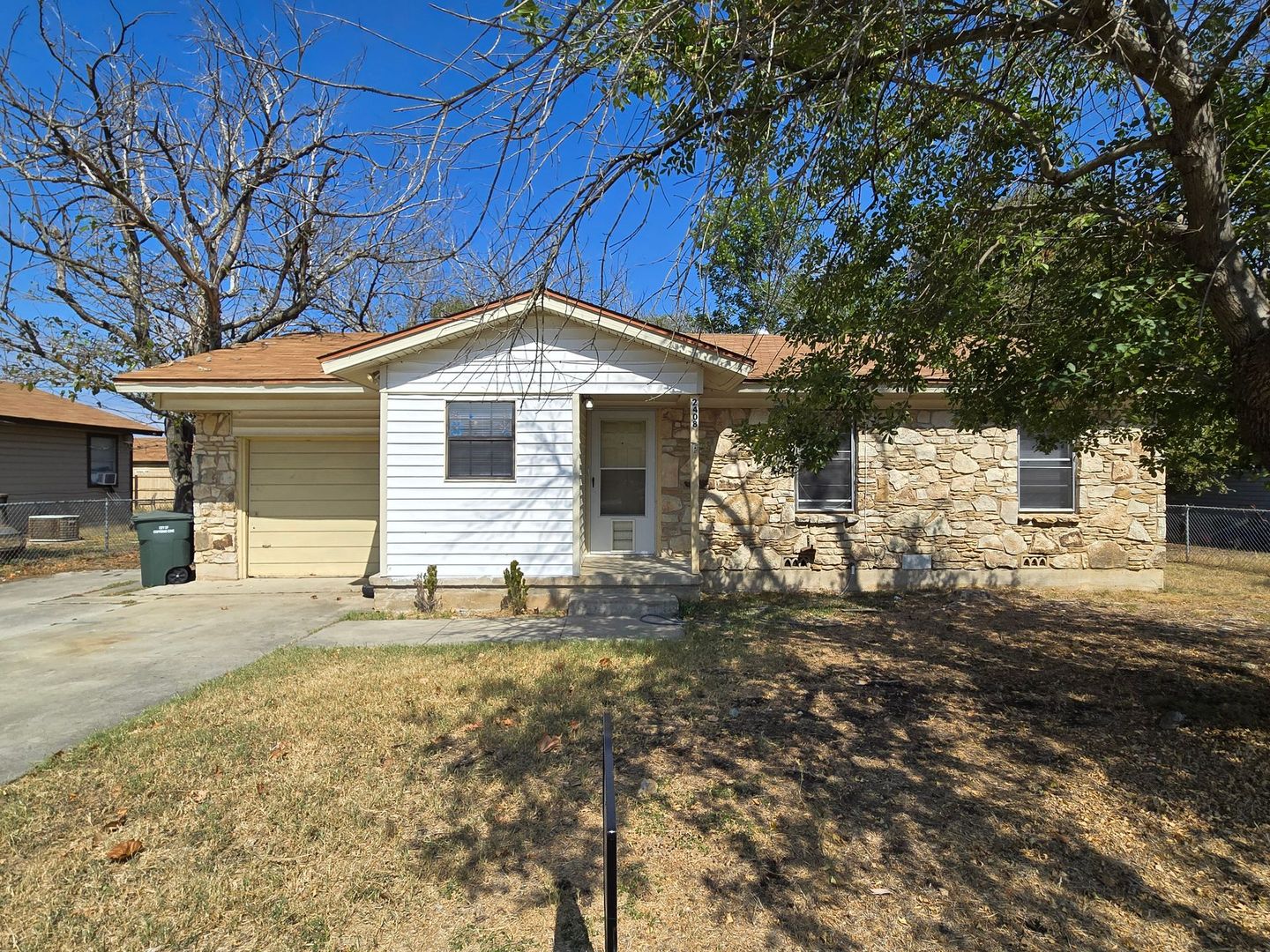 Copperas Cove House: 2408 Meadow Ln