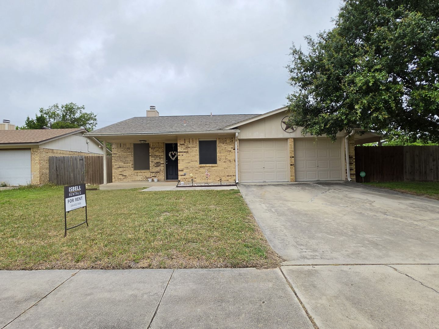 Killeen House: 2301 Lago Trail