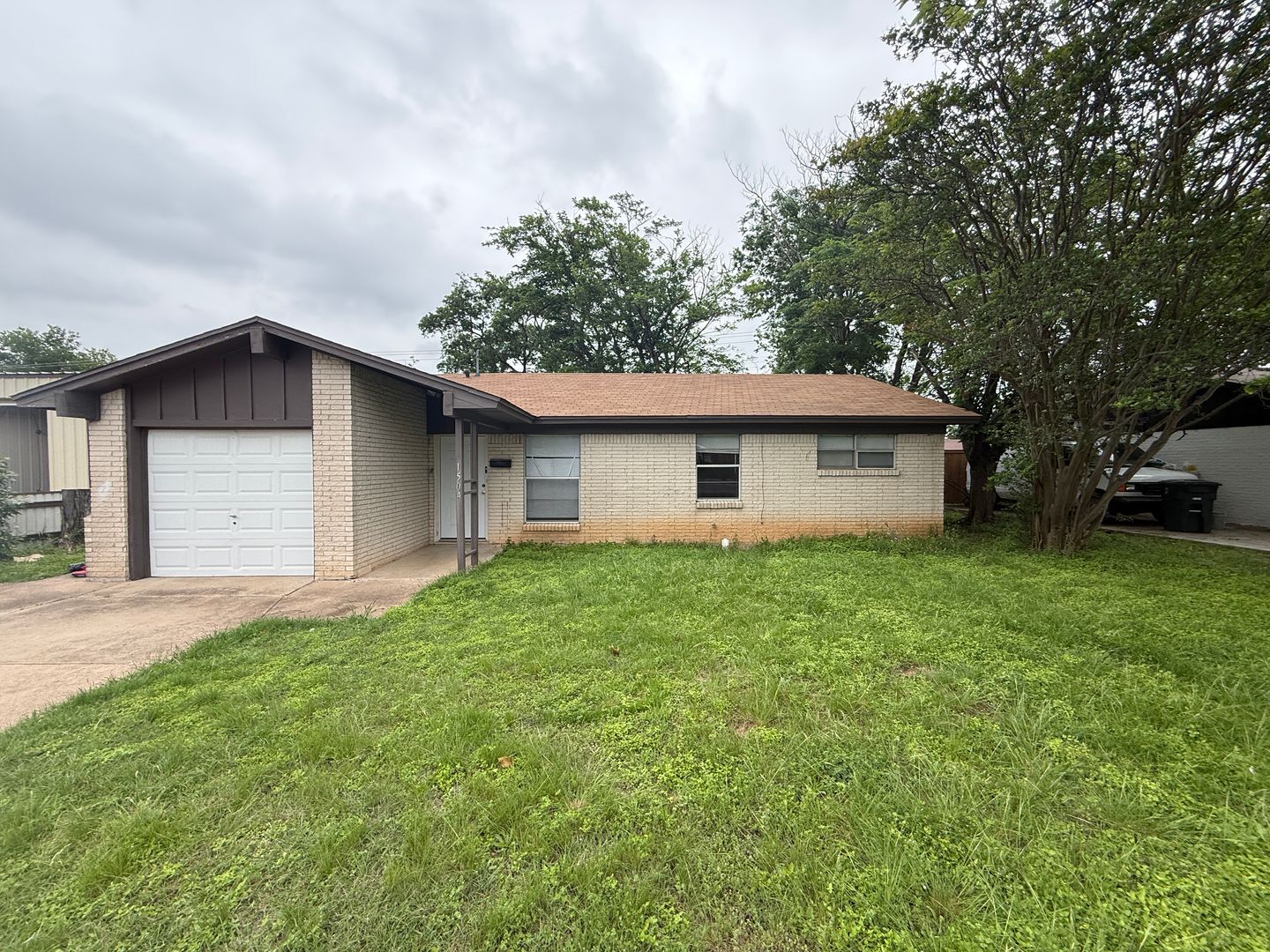 Killeen House: 1504 S W S Young Drive