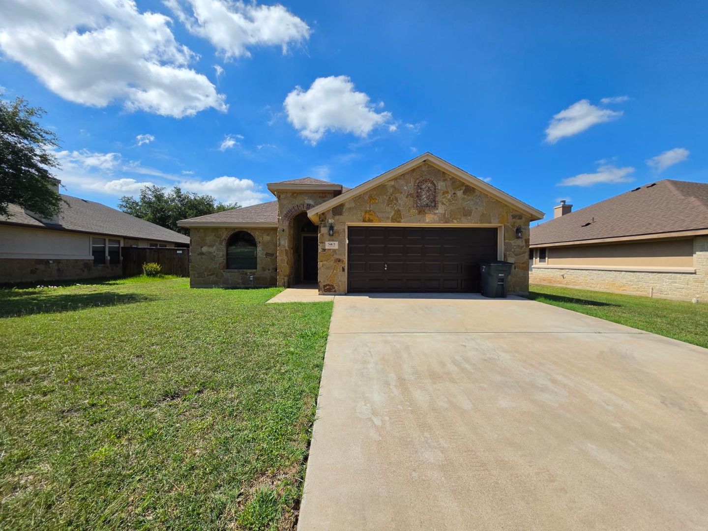 Killeen House: 5401 Encino Oak Way