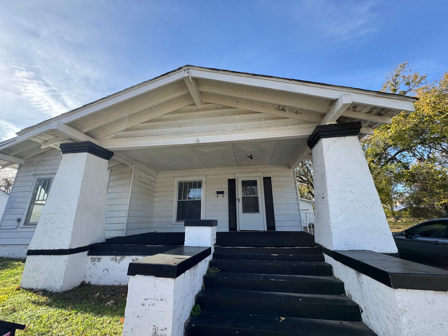 Ardmore Apartment: 217 SW B St / 217 SW B St 1/2