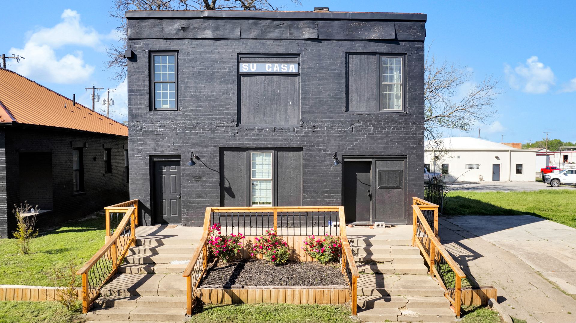 Ardmore Apartment: 19 2nd St NE