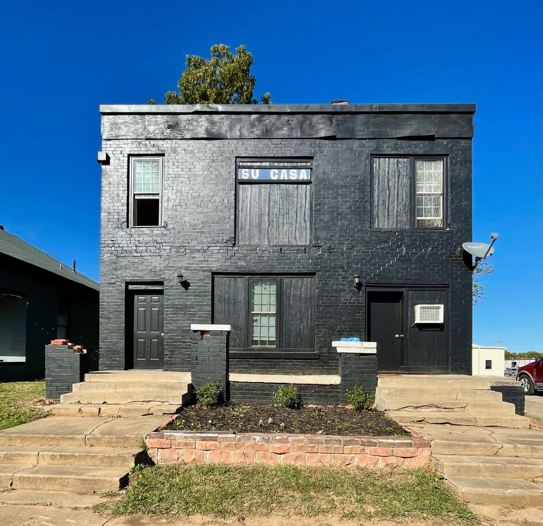 Ardmore Apartment: 19 2nd St NE