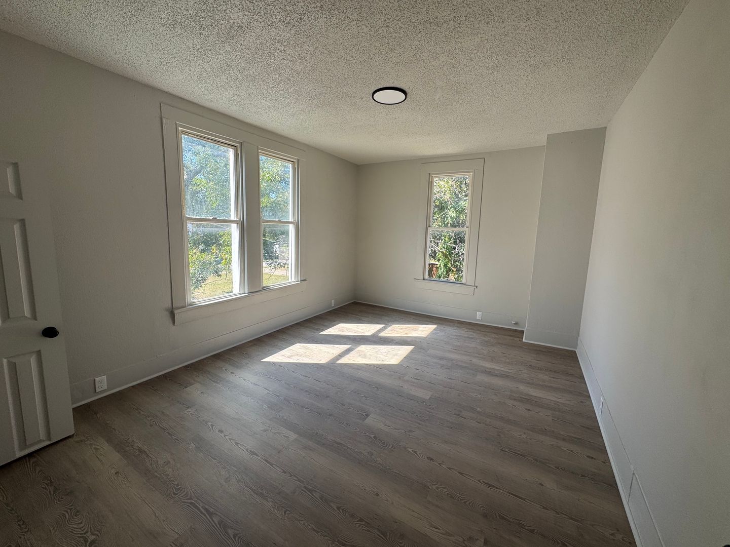 Ardmore Apartment: 409 Washington