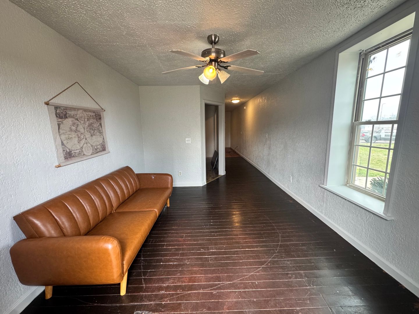 Ardmore Apartment: 19 2nd St NE