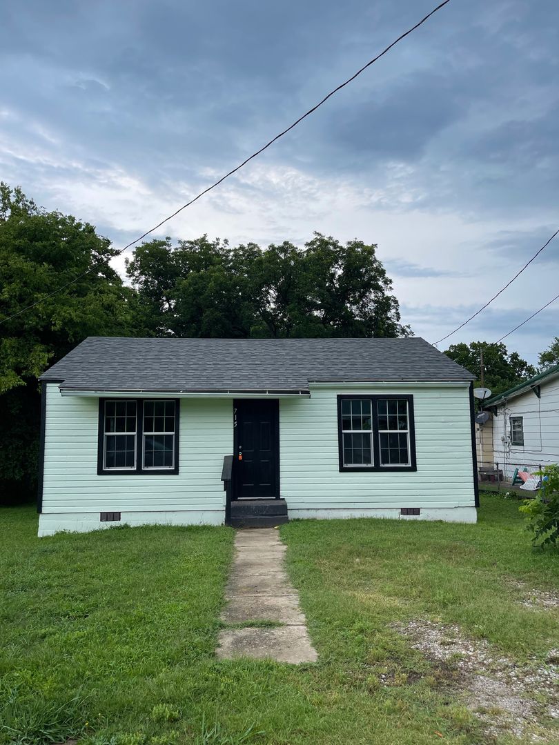 ARDMORE House: 715 SE 4TH St