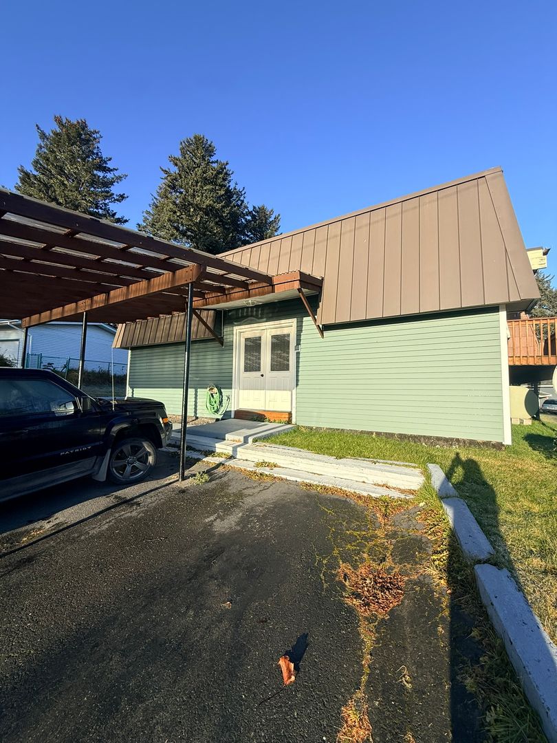 Kodiak Apartment: 1220 Purtov Street