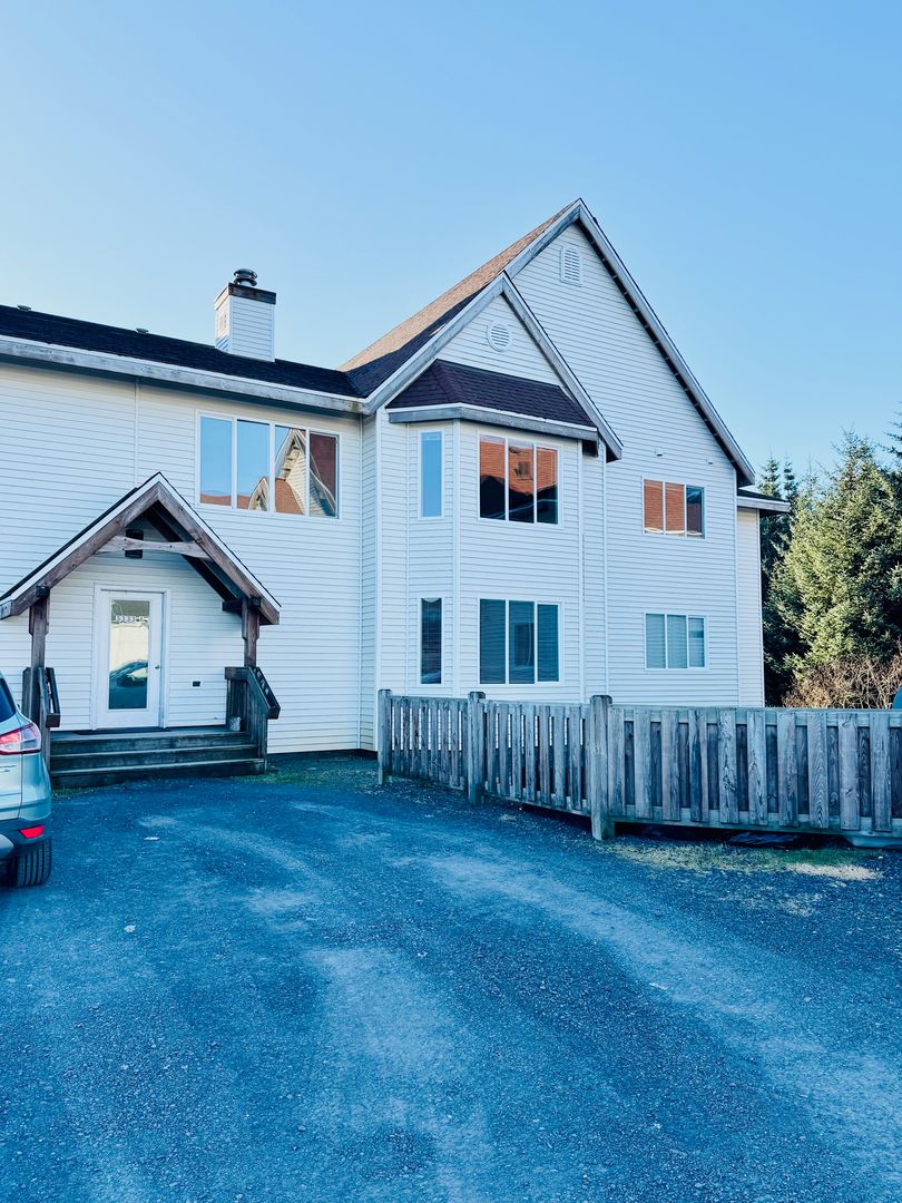 Kodiak Apartment: Sharatin Way