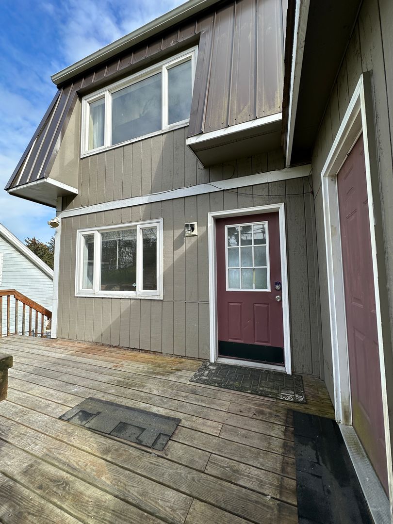 Kodiak Apartment: 1223 Larch Street