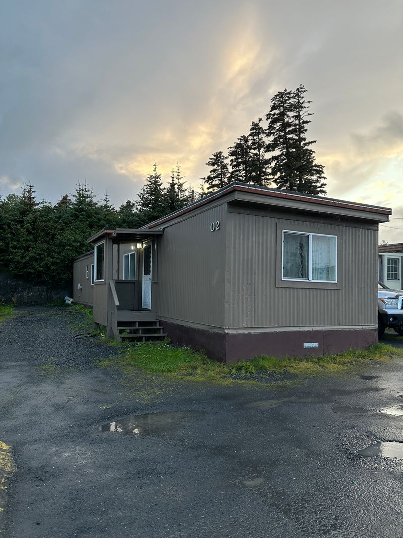 Kodiak Apartment: 3629 Rezanof Drive #2