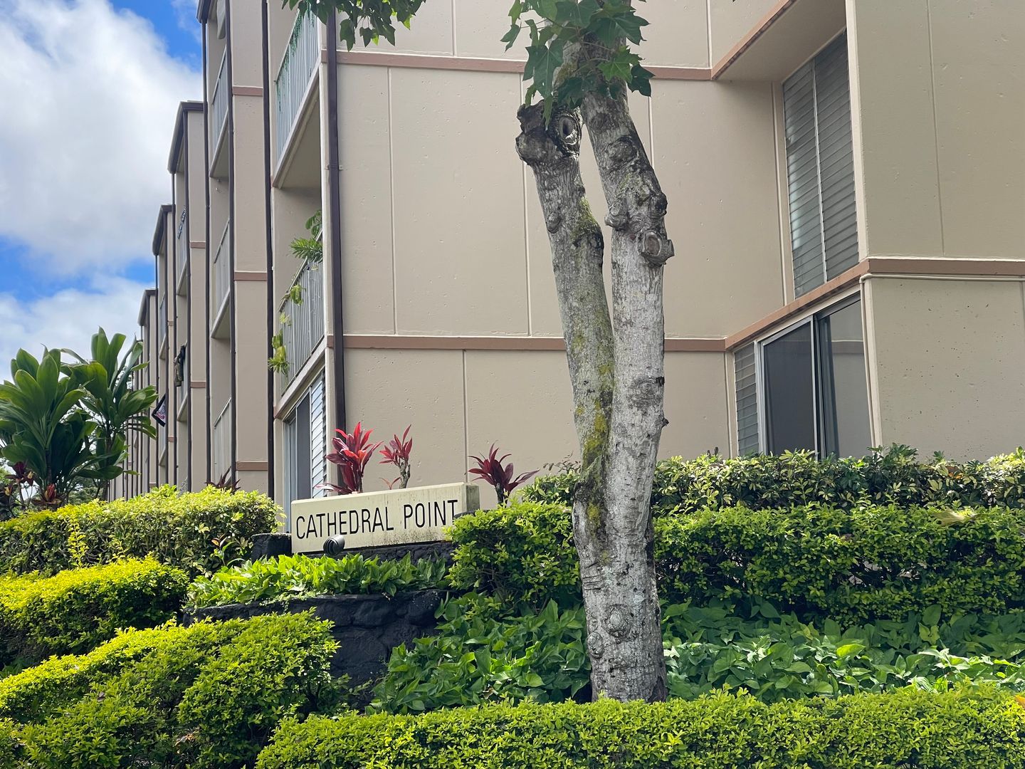 Mililani Apartment: 95-014 Waihonu St