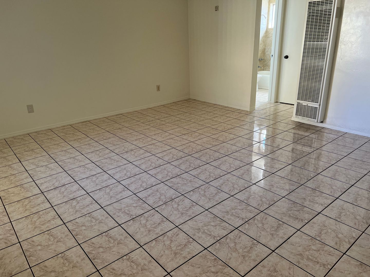 Lynwood Apartment: 10600 Long Beach Blvd
