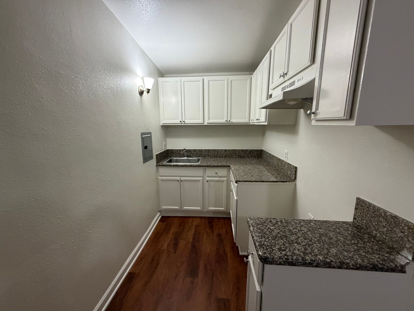Lynwood Apartment: 3206-3210 El Segundo Blvd