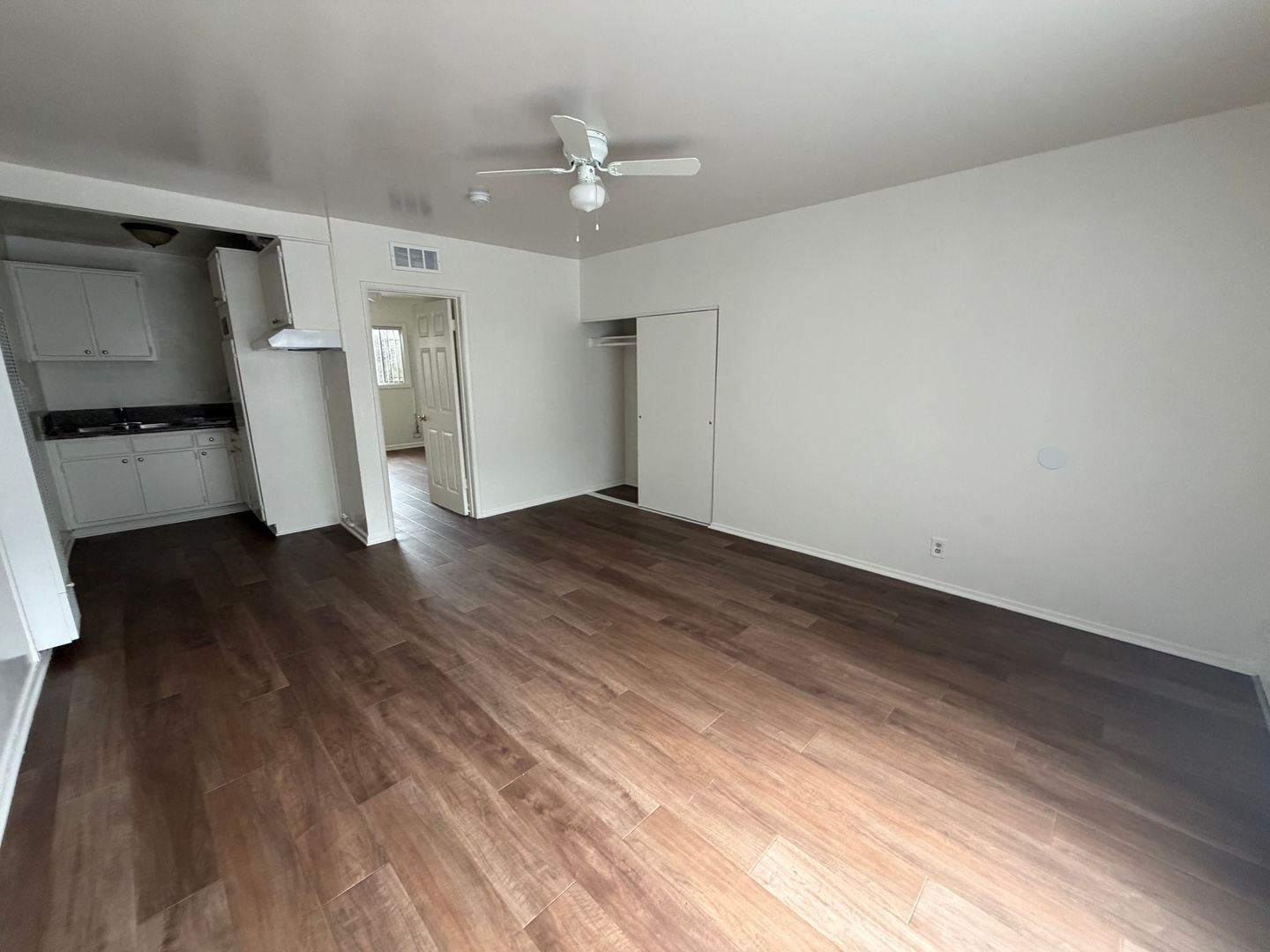 Lynwood Apartment: 3206-3210 El Segundo Blvd