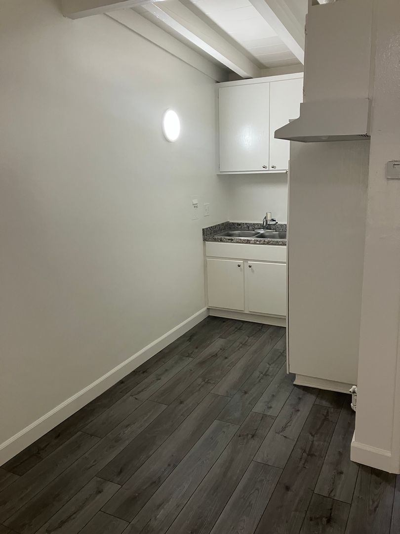 Lynwood Apartment: 3206-3210 El Segundo Blvd