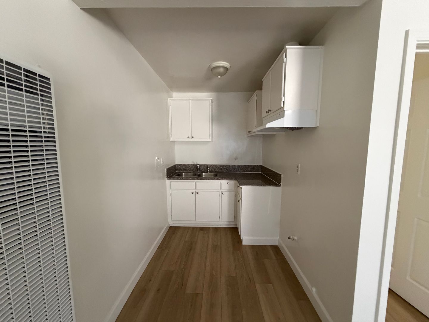 Lynwood Apartment: 3206-3210 El Segundo Blvd
