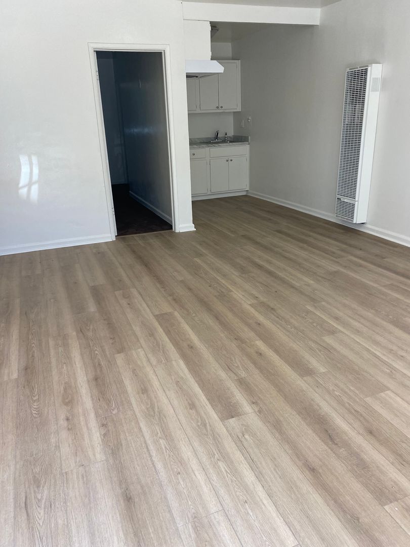 Lynwood Apartment: 3206-3210 El Segundo Blvd