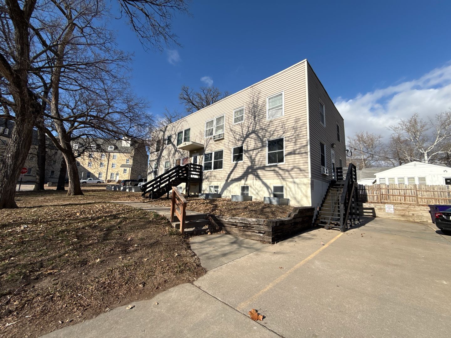 Manhattan Apartment: 1228 Ratone St