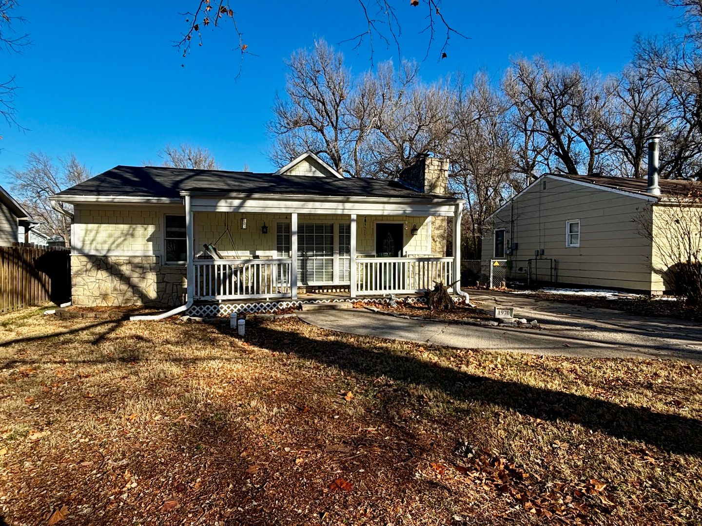 Manhattan House: 1970 Lincoln Dr