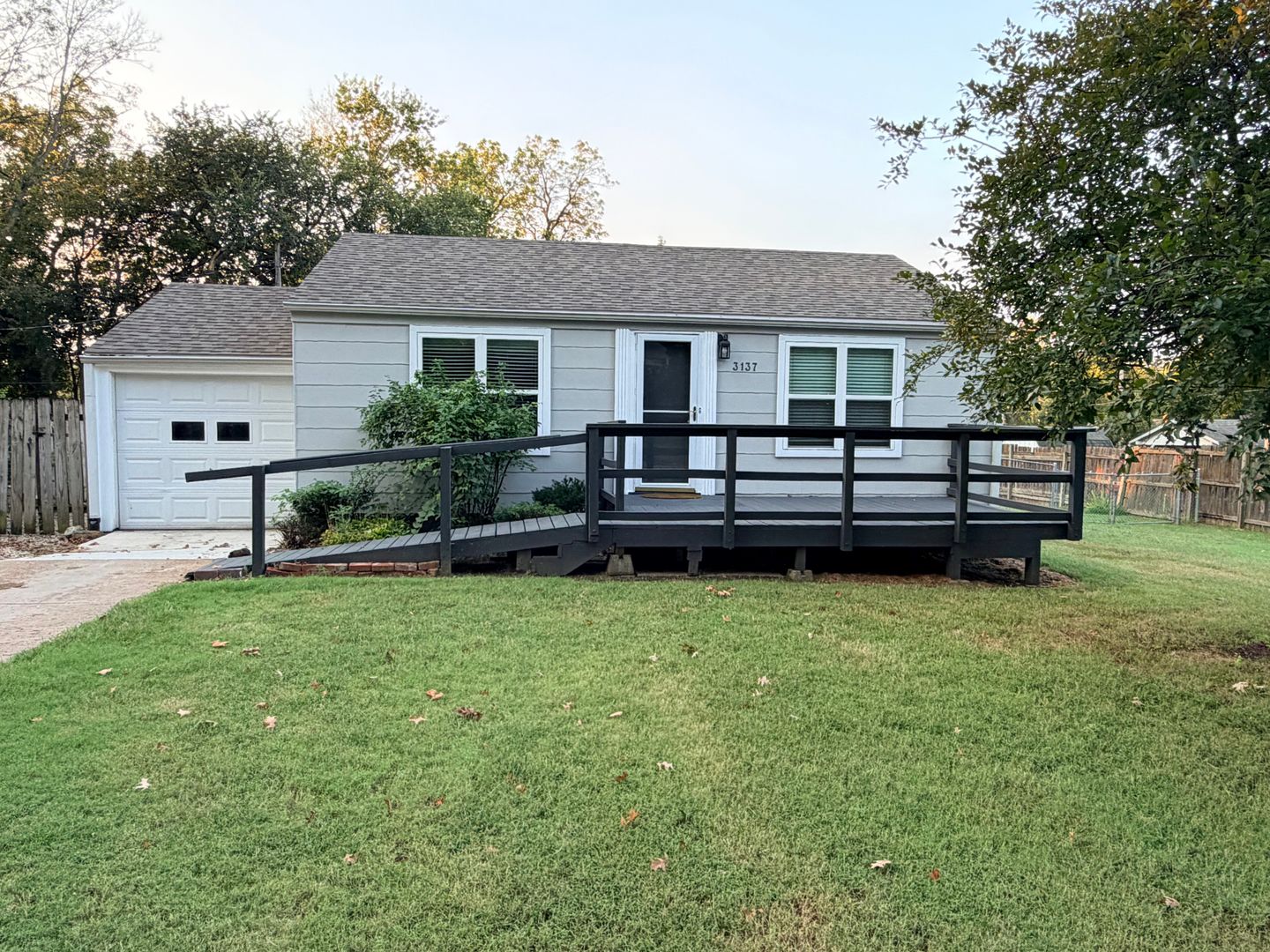 Manhattan House: 3137 Bermuda Ln