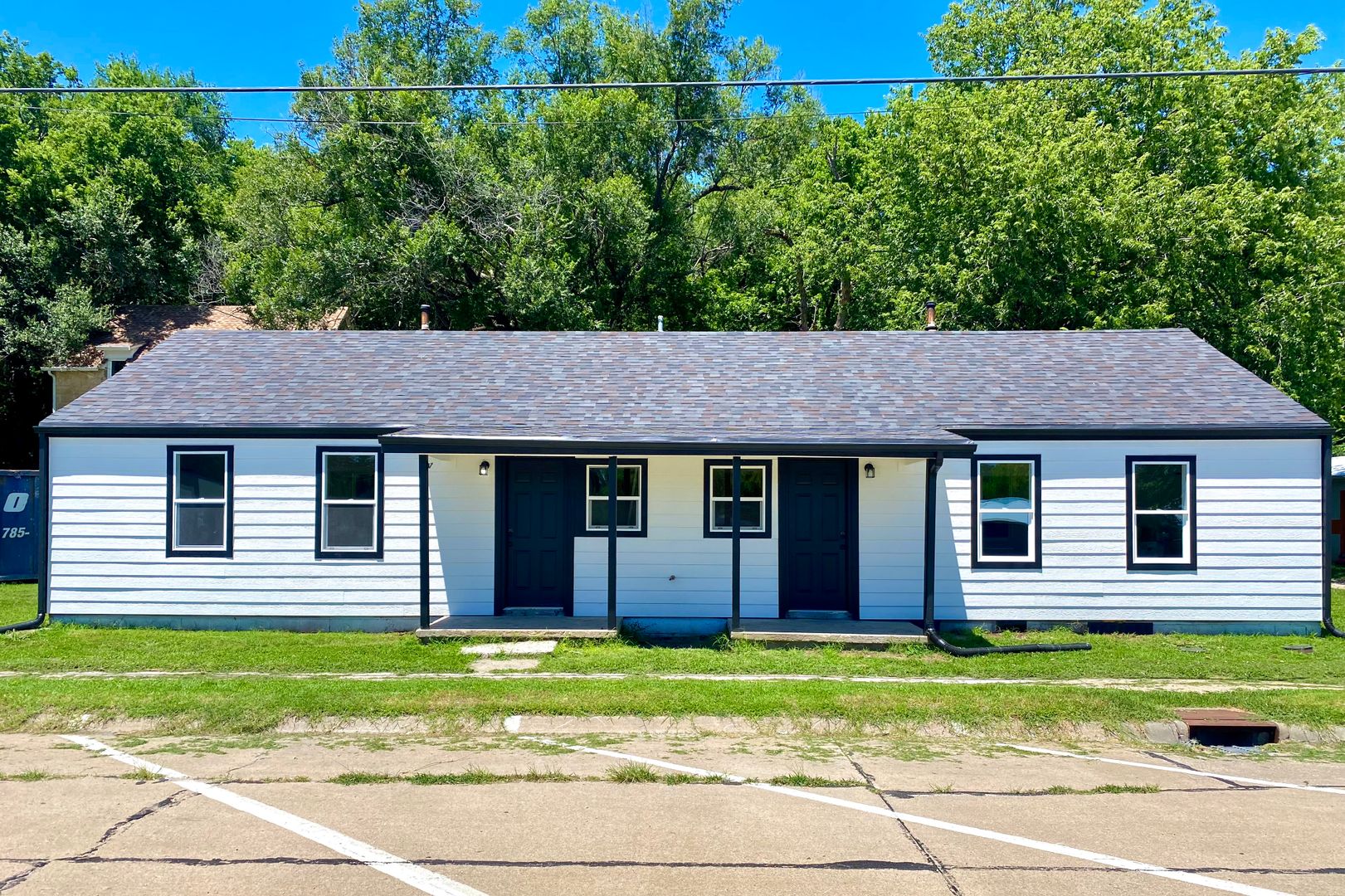 Ogden Apartment: 405 (A,B) 407 (A,B,C) Riley Ave.