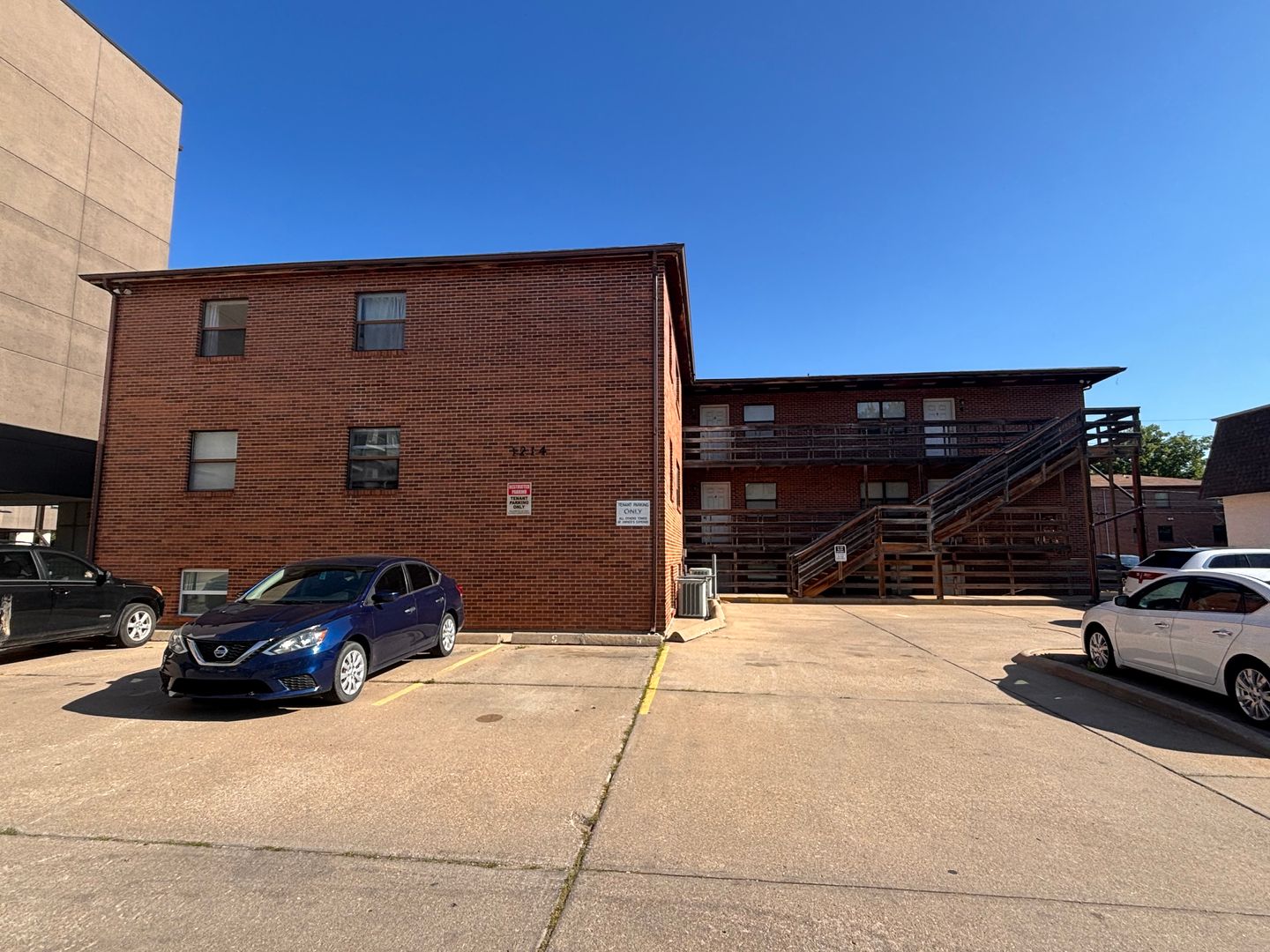 Manhattan Apartment: 1214 Vattier St.