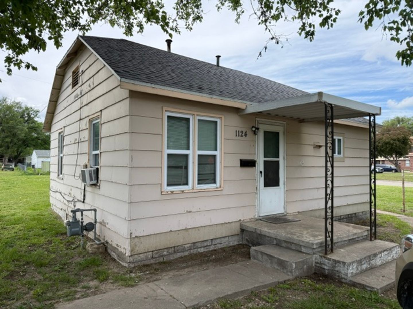 Junction City House: 1124 N. Eisenhower St.