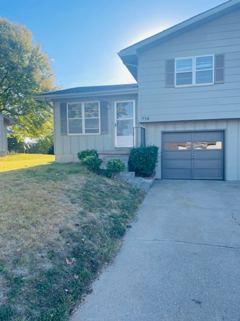 Manhattan House: 714 Allison Ave.