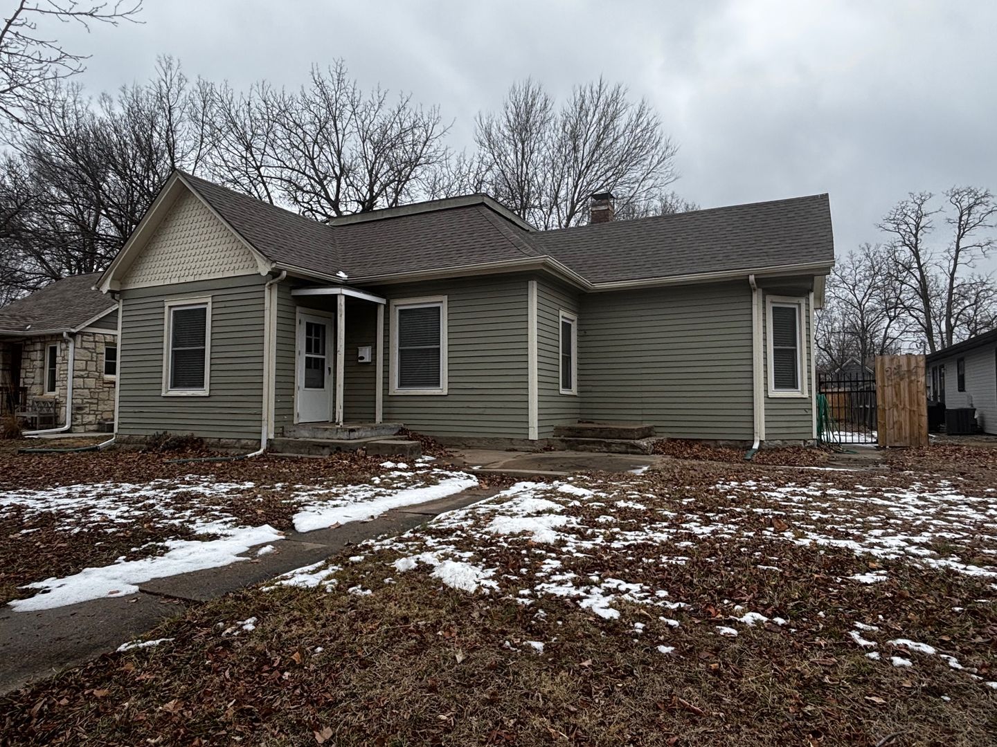 Manhattan House: 1104 Pierre St